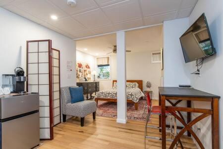 Cozy Private Apt Near Downtown Burlington Luaran gambar