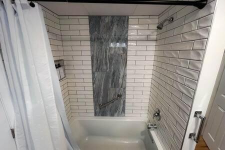 Cozy Private Apt Near Downtown Burlington Luaran gambar