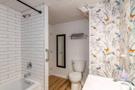 Cozy Private Apt Near Downtown Burlington Luaran gambar