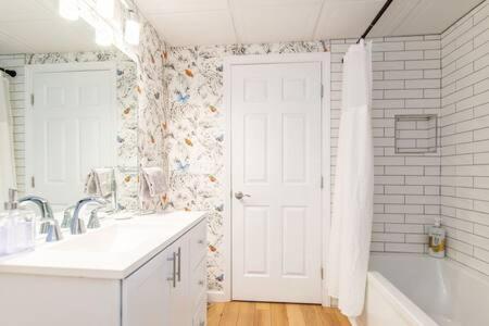 Cozy Private Apt Near Downtown Burlington Luaran gambar